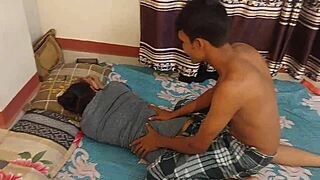 क्यूट बंगाली कपल के साथ टाइट चूत एक्शन वाइल्ड हो रहा है