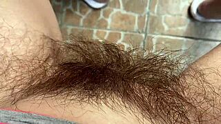 Fetish za dlakavo grmičevje v divji zunanji igri s klitorisom kompilacija