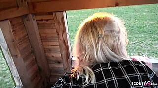 Soy estudiante alemana follando a cazador por ayuda