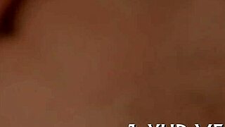 Teen touží po čuráku a dostává to tvrdě v divoké soutěži