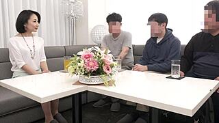 Hej, panenský kluk, první raw s zralou ženou?