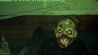 अरे, चेला कोलिंस, कैथरिन मूर, कैमिला कूपर और एलिजाबेथ टेलर के साथ हेलोवीन हॉरर सुनना चाहते हो?