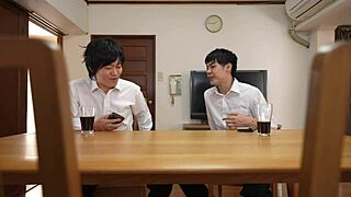 Prekleto! Ayame Shiozakijeva varljiva pička dobi divji creampie!