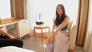 かすみ、23歳のウェブデザイナーとチャット、魅力的！彼女のセクシーなジェスチャーが激しい出会いに引き込む