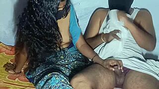 Aman, Youranitha... Hintli eş sıcak ayak işi ve parmaklama yapıyor!