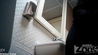 OMG, 바 화장실 숨겨진 카메라로 여자가 남자 완전 제압!