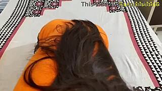 इंडियन स्टेप डॉटर स्टेप फादर को वाइल्ड सेक्स और स्टेमी ब्लोजॉब के लिए चैट करती है