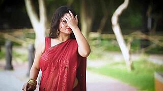 Hey Bengali bhabhi, mujhe apni spicy side dikhaogi?