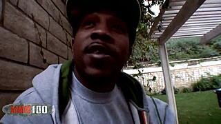 Ogromni črni kurac tolče pošastno blond porno zvezdnico trdo