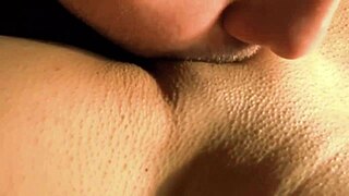 لعق الكس يؤدي لرذاذ جامد