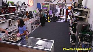 真实少女护士把内裤藏在秘密地方