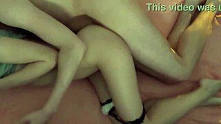 वाह! हॉर्नी स्टेपसिस्टर को घर पर अकेले हार्ड चोदा