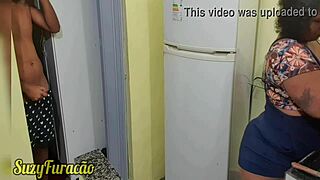 Anak Tiri Nakal Cum di Punggung Saya Sambil Masak