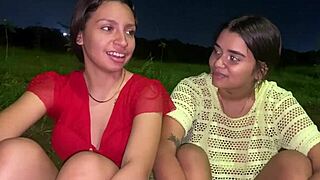 मैं और मेरा वर्कआउट फ्रेंड टॉय प्ले का मजा लेते हैं