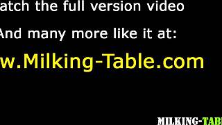 Tenåring massøse gir håndjob og får ansiktsutløsning ved gloryhole