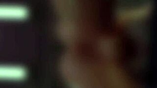 Боссовая дикгерл доминирует над девушкой ртом и аналом в 3D футе