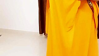 अफ्रीकी मिल्फ अपनी भरी हुई बड़ी गांड दिखाती है