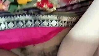 अरे, ये पब्लिक बाथरूम पिसिंग सीन से डर्टी हिंदी ऑडियो सुनना चाहोगे? ये वाइल्ड है!