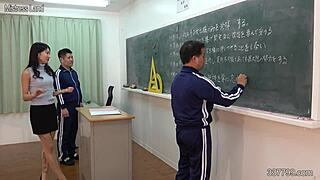 일본 선생님이 두 마조 학생을 채찍으로 굴복시켜. 엄격한 수업에 상처 남아