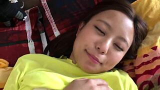 トモミちゃん、19歳とキュートなレトロ雰囲気でチャット