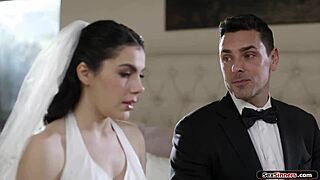 عروس كبيرة الصدر متورطة في علاقة سرية في يوم زفافها