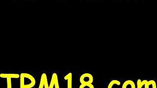 Dando Massagem Quente nessa Gatinha Pequena 18+ é Tão Bom