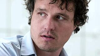 Uhh, Madi Collins, tipo, totalmente ossessionata dal ragazzo del fratellastro, sai, non smette di guardarlo