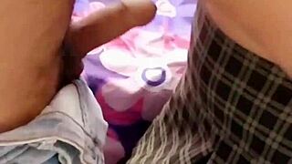 Mi profesor Gustavo me hizo hacerle una paja después de clase