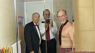 Έφηβη ερασιτέχνης καστανή προκαλεί και γαμάει στην Hersey highway