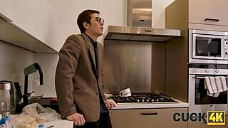 Cuck4k - Sesja Jogi Żony Zamienia Się w Patrzenie Męża na Jej Zdradę