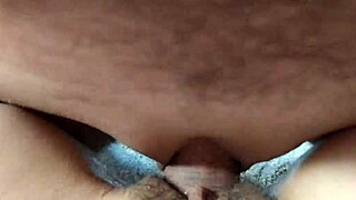 Knullar min fru med närbild sperma på hårig fitta