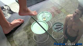 유럽 미녀 미친 풋잡 하고 세게 올라타 야생 라이딩