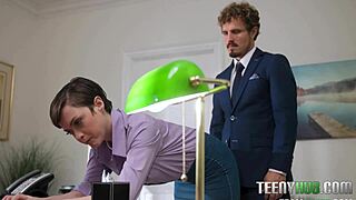 OMG, meine winzige 18+ Sekretärin Jade Valentine mit Robby Echo ist so heiß! 😍
