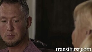 Makkarat houkuttelevat minua villillä anaali shemale hauskuudella