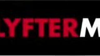 ตำรวจ LP ลากแม่เลี้ยงและลูกเลี้ยงไปห้องหลังเพื่อค้นควยลึกๆ