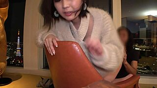 Personlig Historie om en Vild Japansk Værtinde der Længes Efter Rå Hjemmelavet Action med Store Patte