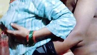 Μεγάλος κώλος ινδική ημι-αδερφή γαμάει σκληρά από ημι-αδερφό με κρέμα στο πούτσο. Ο σέξι κώλος της λάμπει!