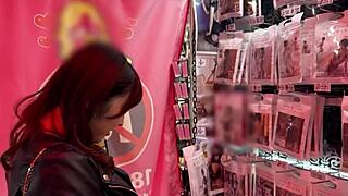 日本休息室女士七海在自制片中用色情后入支配