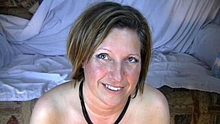 Η κυρία Amy αναλαμβάνει ένα ντροπαλό milf gangbang με επικές εκσπερματώσεις παντού στο πρόσωπο.