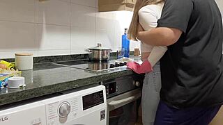 Čistim hišo stranke, šef je vztrajal, dobila sem trdi jeb