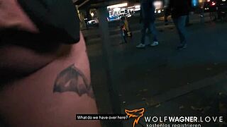 Milf alemã fogosa leva pau duro em público de estudante jovem de esportes 18+!