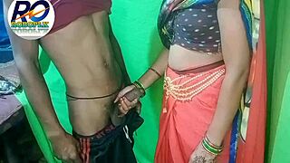 देसी आंटी जी डॉगी स्टाइल गैंड चोदाई के लिए झुकीं, इंटेंस प्लेजर के साथ