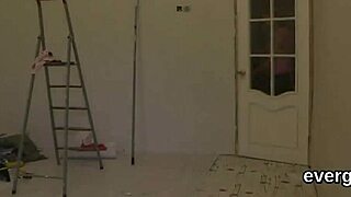 Ei, deixa minha amiga vadia cavalgar no seu ex por dinheiro!