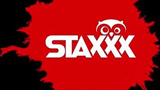 क्यूट एवलाइन फॉक्स अपनी परफेक्ट टाइट चूत दिखाती है