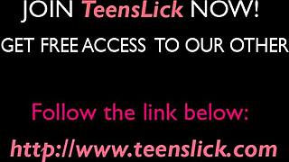 Lezbijska trenerka liže mokro pičko študentke po uri