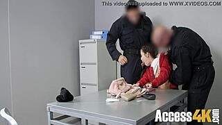 טין 18+ סינדי שיין נתפסת ומתעללת על ידי שוטרים מזויפים