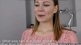 Ненасытная сладкая дразнит узкую дырочку до интенсивного оргазма