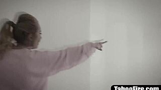 Lesbisk stedatter knuller stemor og kjæresten hennes for å bevise hun er lesbisk