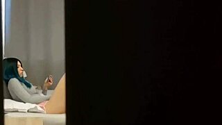 Jeg Planlagde At Drille Min Stedsøster Fra Skabet, Men Fangede Hendes I At Røre Ved Sig Selv