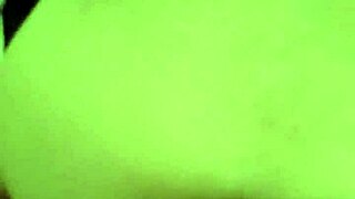 le gusta en cuatro y que se lo ponga hasta el fondo